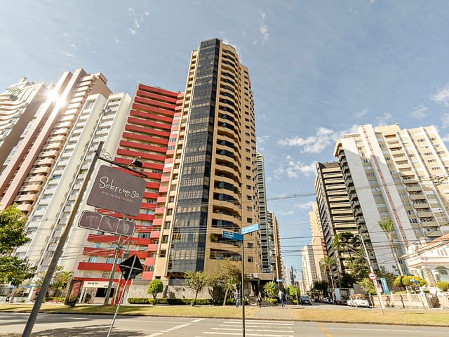 Apartamento com 420m² 4 quartos e 6 banheiros, à venda, no bairro Batel em Curitiba