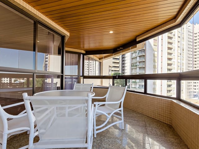 Apartamento com 420m² 4 quartos e 6 banheiros, à venda, no bairro Batel em Curitiba