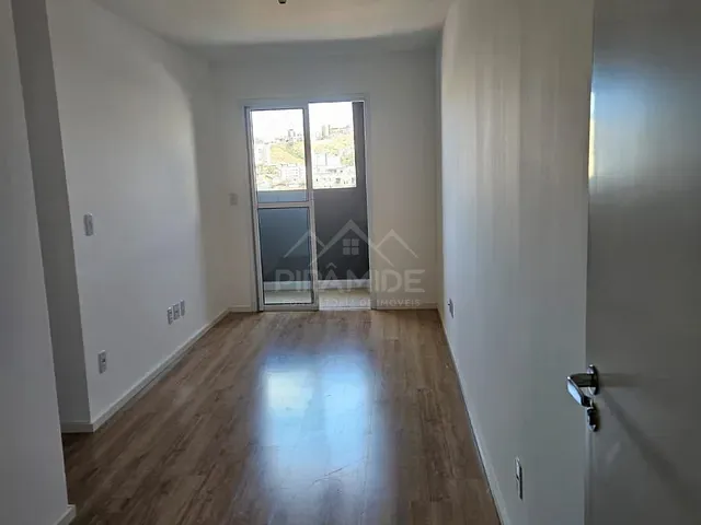 Apartamento 2 quartos e 2 banheiros, para alugar, no bairro Jardim Country Club em Poços de Caldas