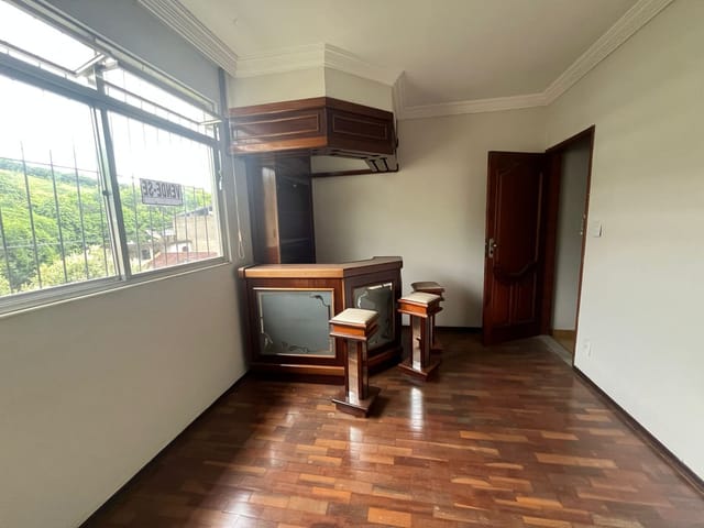 Apartamento 3 quartos e 2 banheiros, à venda, no bairro Popular em Cataguases