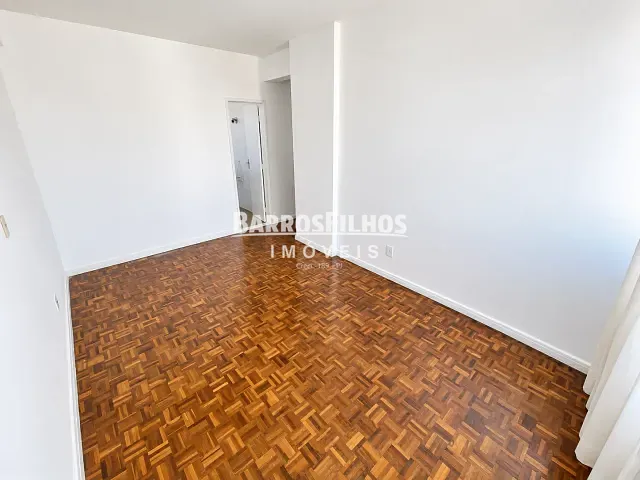 Apartamento com 350m² 3 quartos e 2 banheiros, à venda ou para alugar, no bairro Grageru em Aracaju