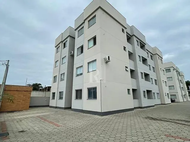 Apartamento 2 quartos e 1 banheiro, para alugar, no bairro Centro em Tijucas