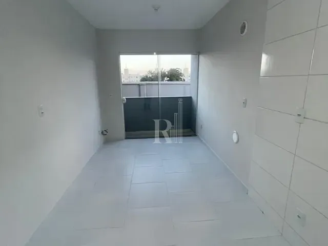 Apartamento 2 quartos e 1 banheiro, para alugar, no bairro Centro em Tijucas