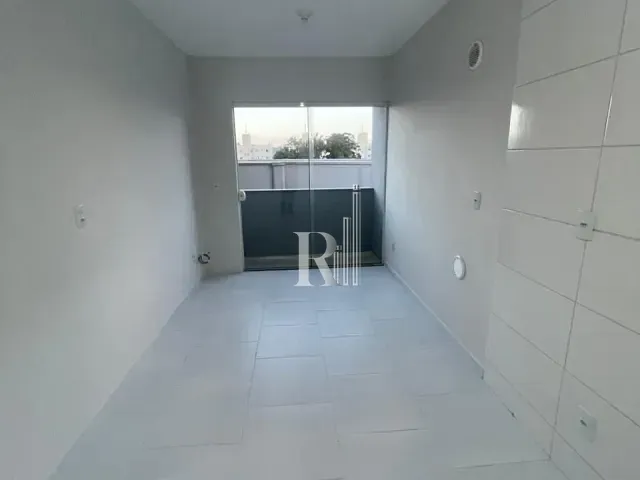 Apartamento 2 quartos e 1 banheiro, para alugar, no bairro Centro em Tijucas