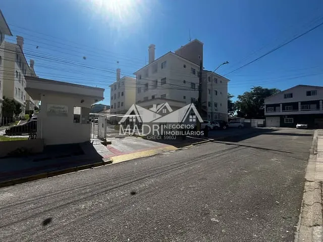 Apartamento 2 quartos e 1 banheiro, para alugar, no bairro Madri em Palhoça
