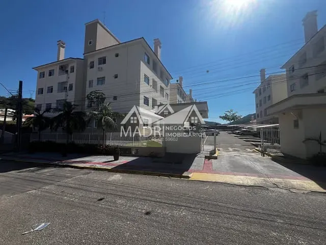 Apartamento 2 quartos e 1 banheiro, para alugar, no bairro Madri em Palhoça