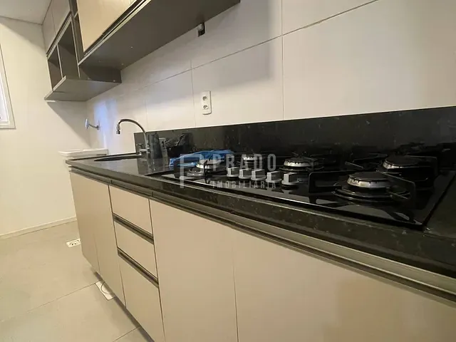 Apartamento 2 quartos e 2 banheiros, à venda ou para alugar, no bairro Três Vendas em Pelotas