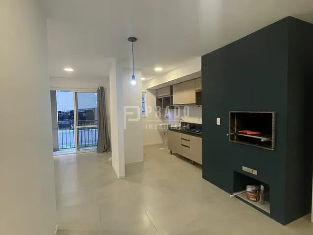 Apartamento 2 quartos e 2 banheiros, à venda ou para alugar, no bairro Três Vendas em Pelotas