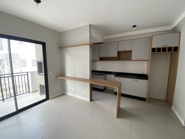 Apartamento 2 quartos e 2 banheiros, à venda, no bairro Cachoeira do Bom Jesus em Florianópolis