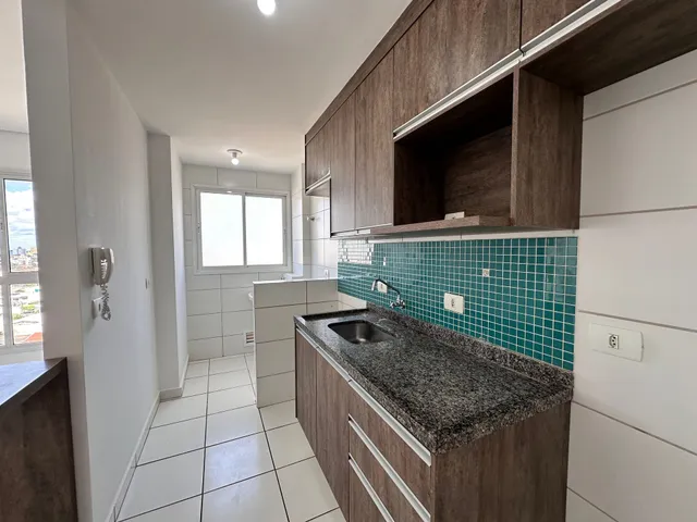 Apartamento com 98m² 3 quartos e 1 banheiro, para alugar, no bairro Champagnat em Londrina