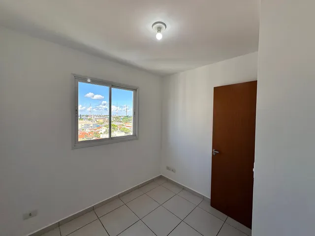 Apartamento com 98m² 3 quartos e 1 banheiro, para alugar, no bairro Champagnat em Londrina