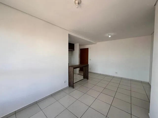 Apartamento com 98m² 3 quartos e 1 banheiro, para alugar, no bairro Champagnat em Londrina
