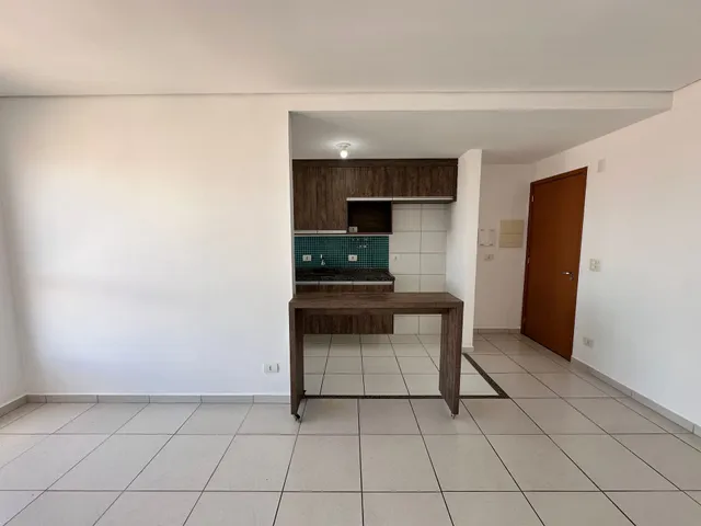 Apartamento com 98m² 3 quartos e 1 banheiro, para alugar, no bairro Champagnat em Londrina