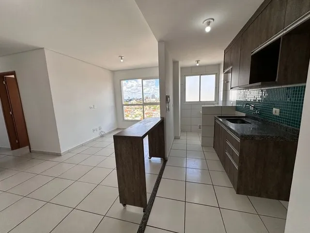Apartamento com 98m² 3 quartos e 1 banheiro, para alugar, no bairro Champagnat em Londrina