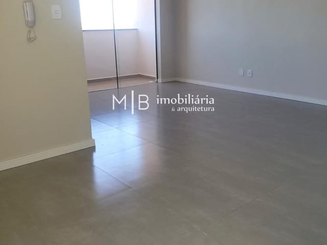 Apartamento 3 quartos e 1 banheiro, para alugar, no bairro Centro em Lavras