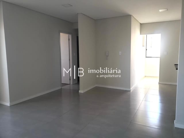 Apartamento 3 quartos e 1 banheiro, para alugar, no bairro Centro em Lavras