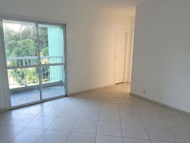 Apartamento 2 quartos e 2 banheiros, à venda ou para alugar, no bairro Glória em Macaé