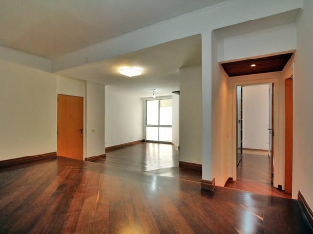 Foto do Apartamento - Apartamento à venda com 127m², 3 quartos, 1 suíte, 2 vagas de garagem em Moema - São Paulo/SP | Paulista Imóveis