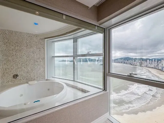 Apartamento com 368m² 3 quartos e 5 banheiros, à venda, no bairro Pioneiros em Balneário Camboriú