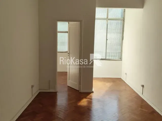 Apartamento 2 quartos e 2 banheiros, para alugar, no bairro Humaitá em Rio de Janeiro