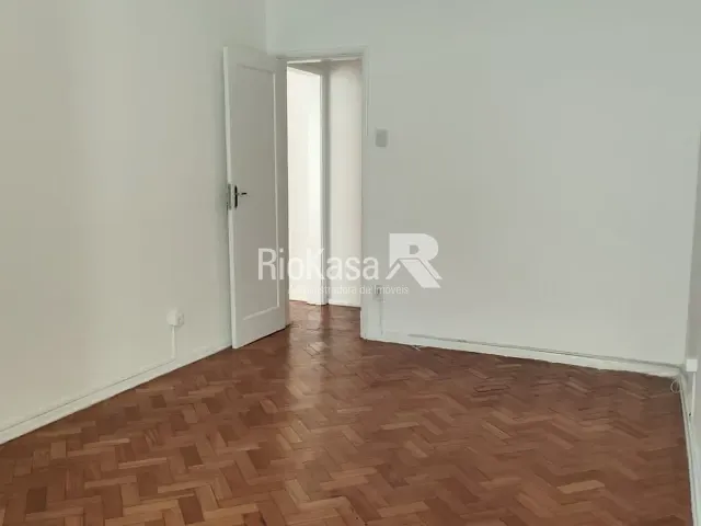 Apartamento 2 quartos e 2 banheiros, para alugar, no bairro Humaitá em Rio de Janeiro