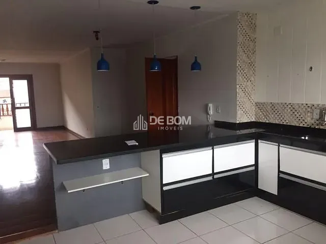 Apartamento com 250m² 4 quartos e 3 banheiros, à venda, no bairro Centro em Poços de Caldas