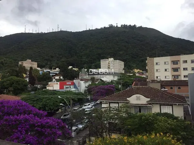 Apartamento com 250m² 4 quartos e 3 banheiros, à venda, no bairro Centro em Poços de Caldas