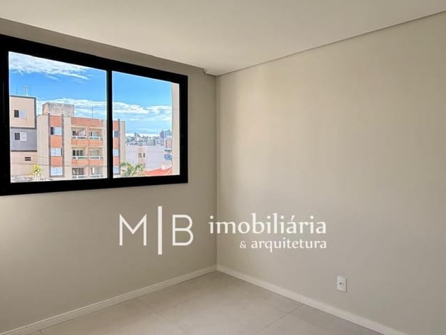 Apartamento 3 quartos e 2 banheiros, para alugar, no bairro Centenário em Lavras