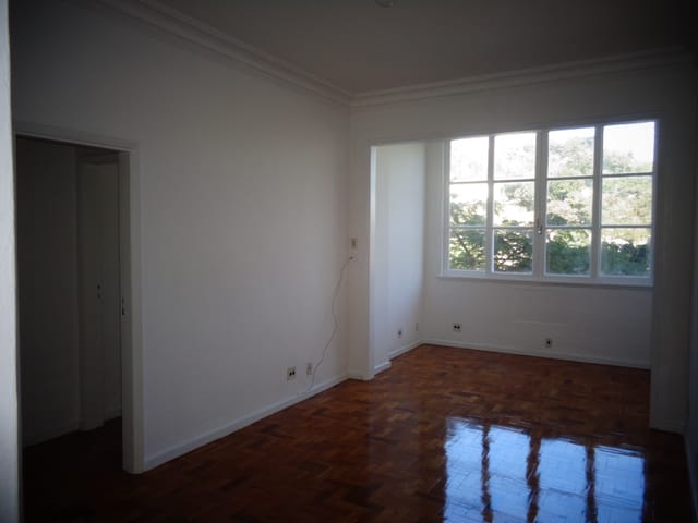 Foto do Apartamento - Apartamento para locação, Santa Teresa. Localização privilegiada, a cinco minutos de bondinho do metrô  Largo da Carioca! | GrupoApi