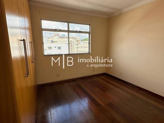Apartamento 3 quartos e 2 banheiros, para alugar, no bairro Centro em Lavras