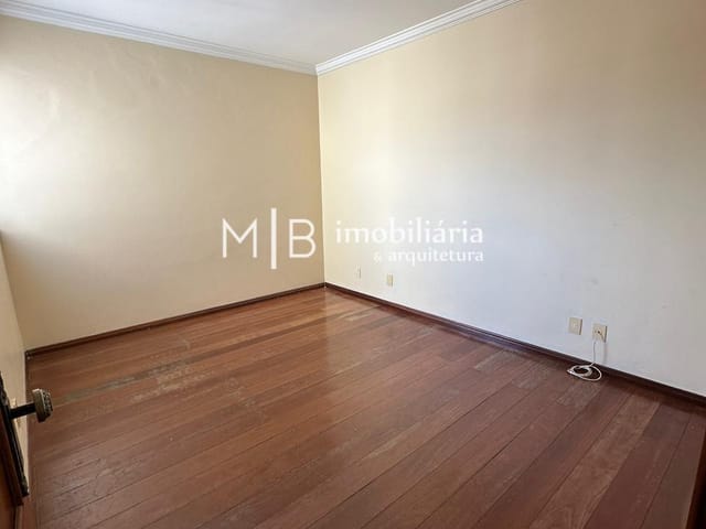Apartamento 3 quartos e 2 banheiros, para alugar, no bairro Centro em Lavras