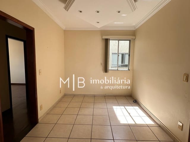Apartamento 3 quartos e 2 banheiros, para alugar, no bairro Centro em Lavras