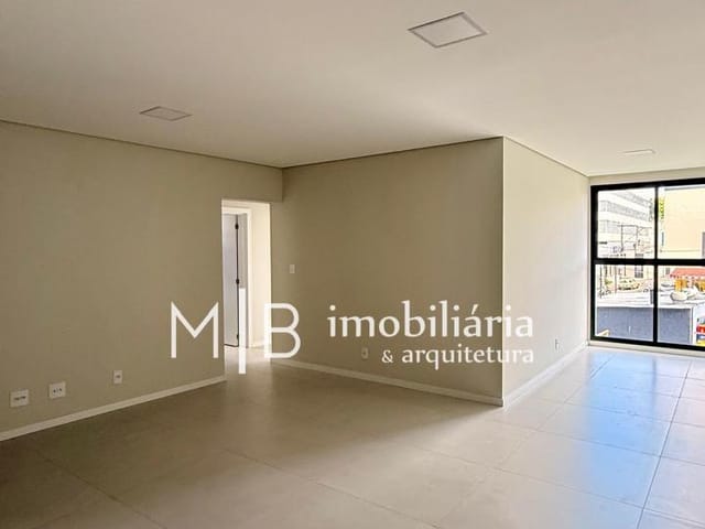 Apartamento 3 quartos e 2 banheiros, para alugar, no bairro Centenário em Lavras