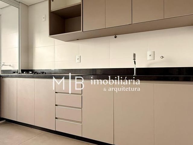 Apartamento 3 quartos e 2 banheiros, para alugar, no bairro Retiro em Lavras