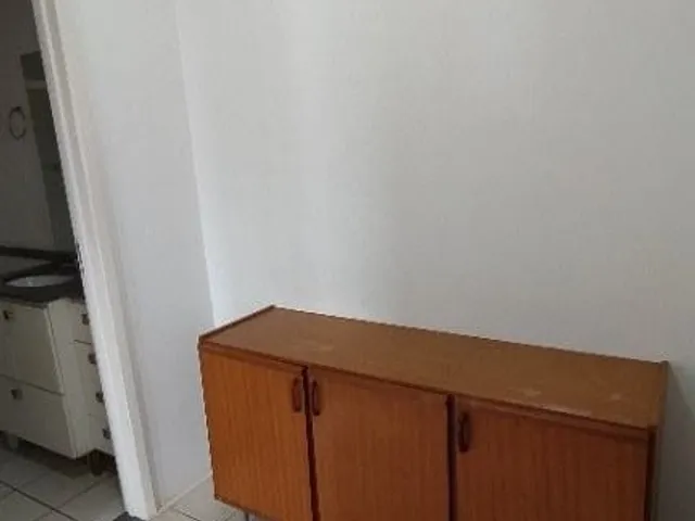 Apartamento com 81m² 2 quartos e 1 banheiro, para alugar, no bairro Aurora em Londrina