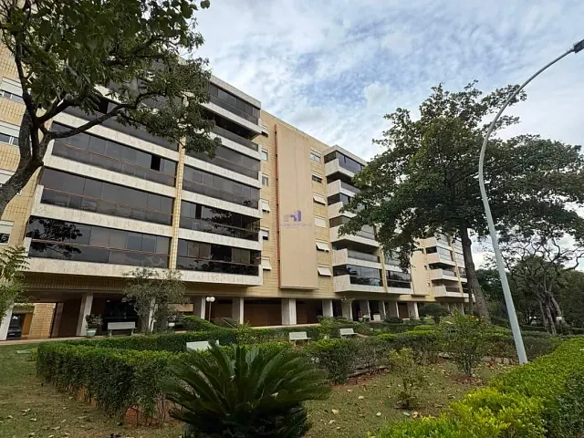 Apartamento com 215m² 3 quartos e 3 banheiros, para alugar, no bairro Asa Norte em Brasília