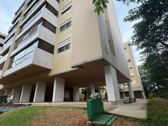 Apartamento com 215m² 3 quartos e 3 banheiros, para alugar, no bairro Asa Norte em Brasília