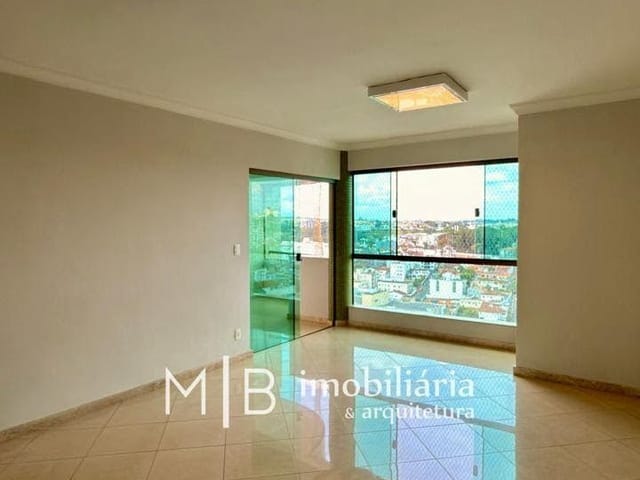 Apartamento 4 quartos e 2 banheiros, para alugar, no bairro Centro em Lavras