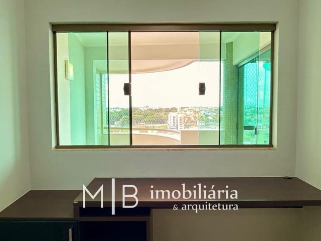 Apartamento 4 quartos e 2 banheiros, para alugar, no bairro Centro em Lavras
