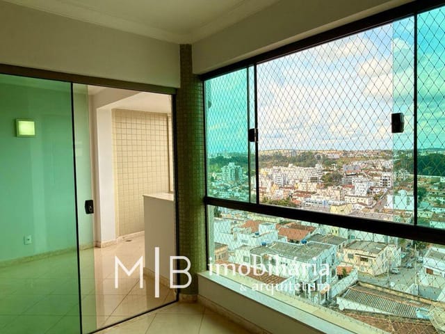 Apartamento 4 quartos e 2 banheiros, para alugar, no bairro Centro em Lavras