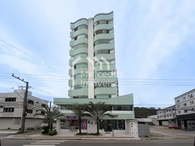 Apartamento com 80m² 2 quartos e 3 banheiros, para alugar, no bairro Centro em Itajaí