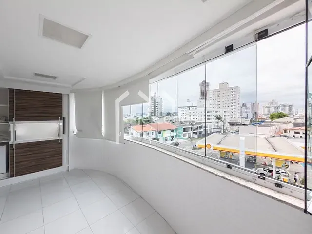 Apartamento com 80m² 2 quartos e 3 banheiros, para alugar, no bairro Centro em Itajaí