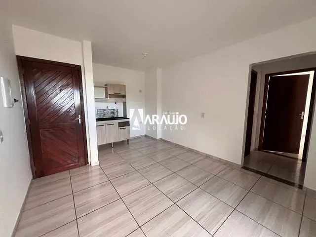 Apartamento 2 quartos e 1 banheiro, para alugar, no bairro Espinheiros em Itajaí