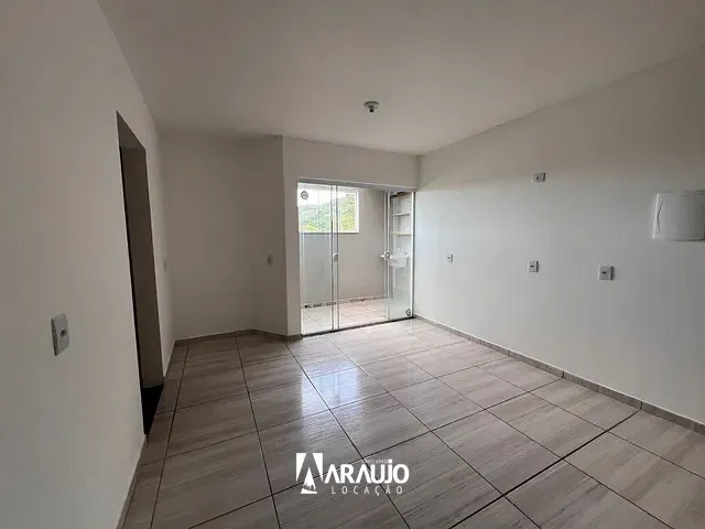Apartamento 2 quartos e 1 banheiro, para alugar, no bairro Espinheiros em Itajaí