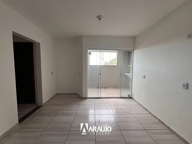 Apartamento 2 quartos e 1 banheiro, para alugar, no bairro Espinheiros em Itajaí