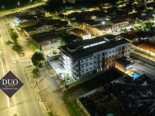 Apartamento com 54m² 2 quartos e 2 banheiros, à venda, no bairro Iparana em Caucaia