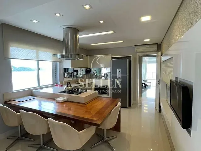 Apartamento 3 quartos e 4 banheiros, para alugar, no bairro Centro em Balneário Camboriú