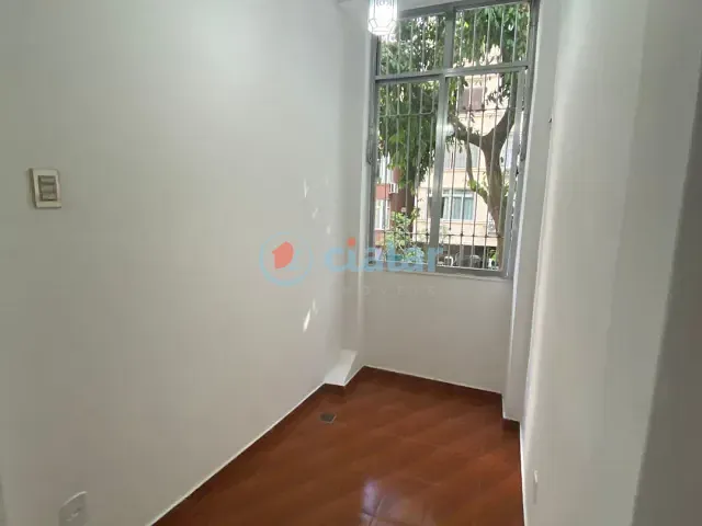 Apartamento com 42m² 1 quarto e 1 banheiro, para alugar, no bairro Copacabana em Rio de Janeiro