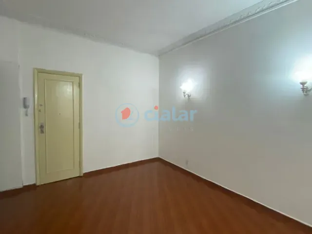 Apartamento com 42m² 1 quarto e 1 banheiro, para alugar, no bairro Copacabana em Rio de Janeiro