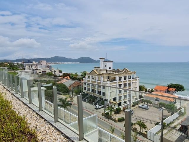 Apartamento 3 quartos e 4 banheiros, à venda, no bairro Ingleses do Rio Vermelho em Florianópolis